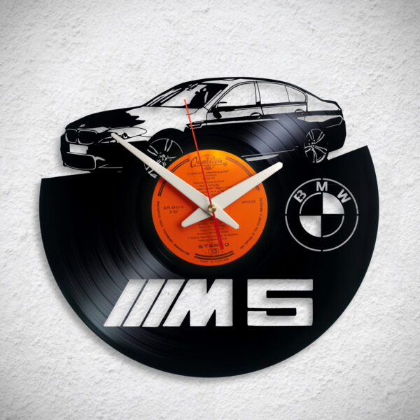 BMW M5 – Bakelit falióra