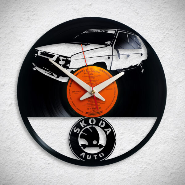 Skoda Favorit – Bakelit falióra