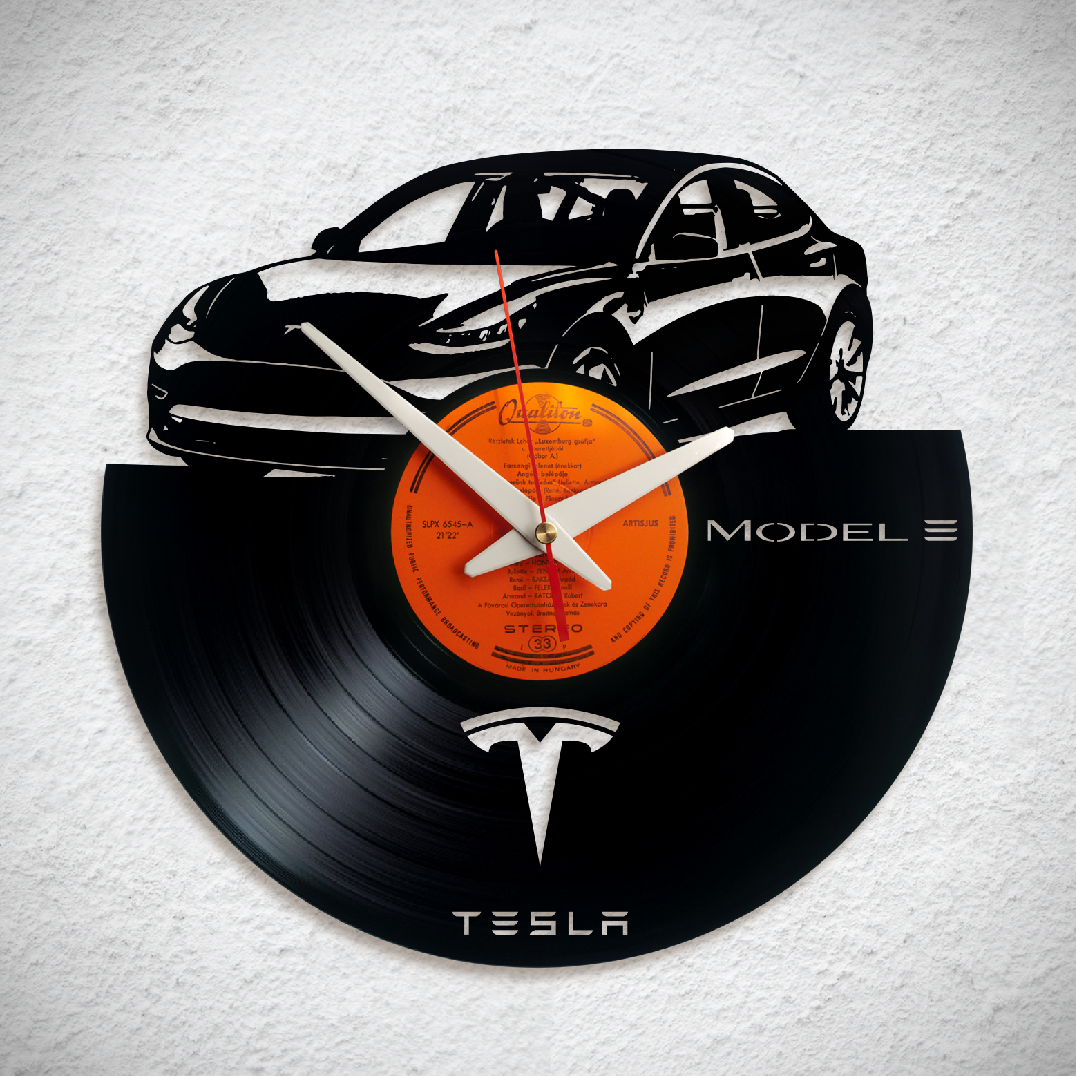 Tesla Model 3 – Bakelit falióra