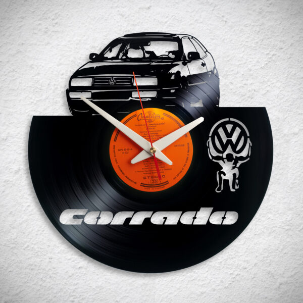 VW Corrado – Bakelit falióra
