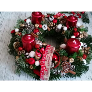Adventi koszorú 8. metál piros gyertyákkal