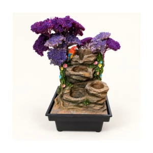 Papagájos beltéri szökőkút lila virágdísszel – 35 × 15 cm
