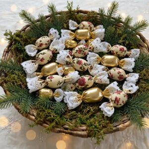 🎄 KARÁCSONYI AJÁNDÉKKOSÁR – TARTÓS, NEM SZÁRAD EL 🎄