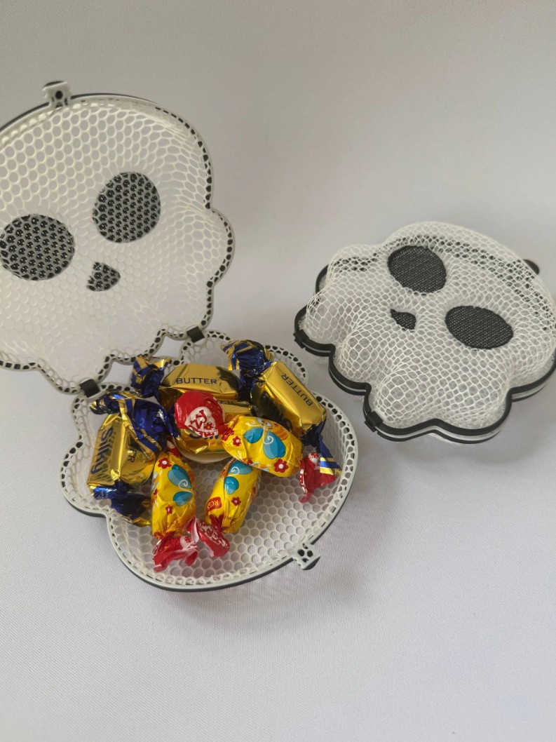 💀 Koponya alakú édesség- és ajándéktartó – 3D nyomtatott halloweeni dekoráció
