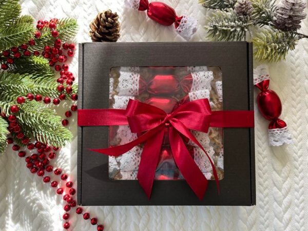 Piros lamé textil szaloncukor – 8 db díszdobozban, karácsonyfadísz