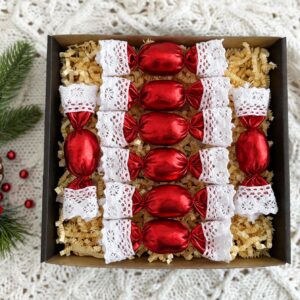 Piros lamé textil szaloncukor – 8 db díszdobozban, karácsonyfadísz